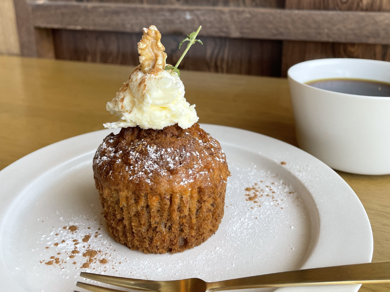 キャロットケーキとコーヒー